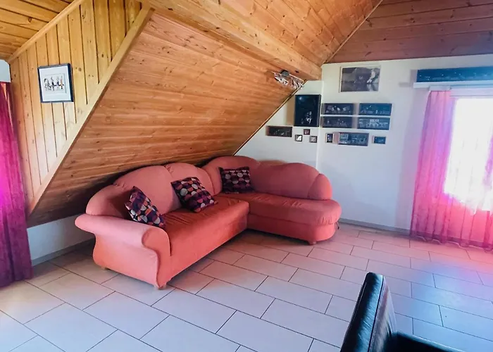 Bed-international Homestay *