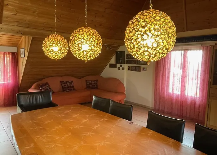 Bed-international Homestay