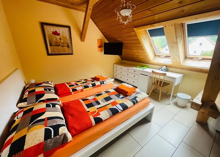 Bed-international Homestay *