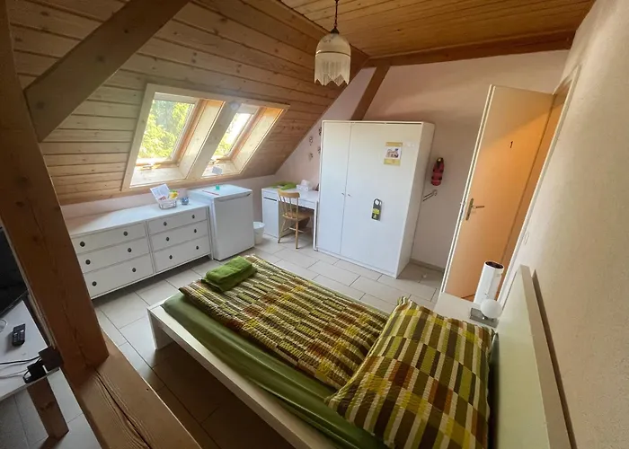 Bed-international Homestay *